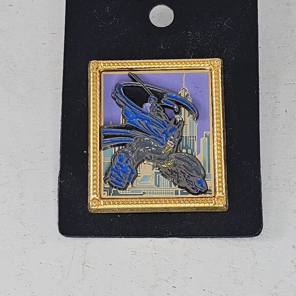 Batman Gotham City Gold Pin Enamel Square Design By Six Flags - Picture 2 of 4